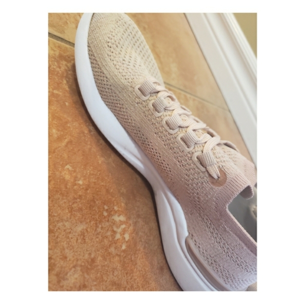 APL running shoes light pink size 8 - Picture 12 of 16